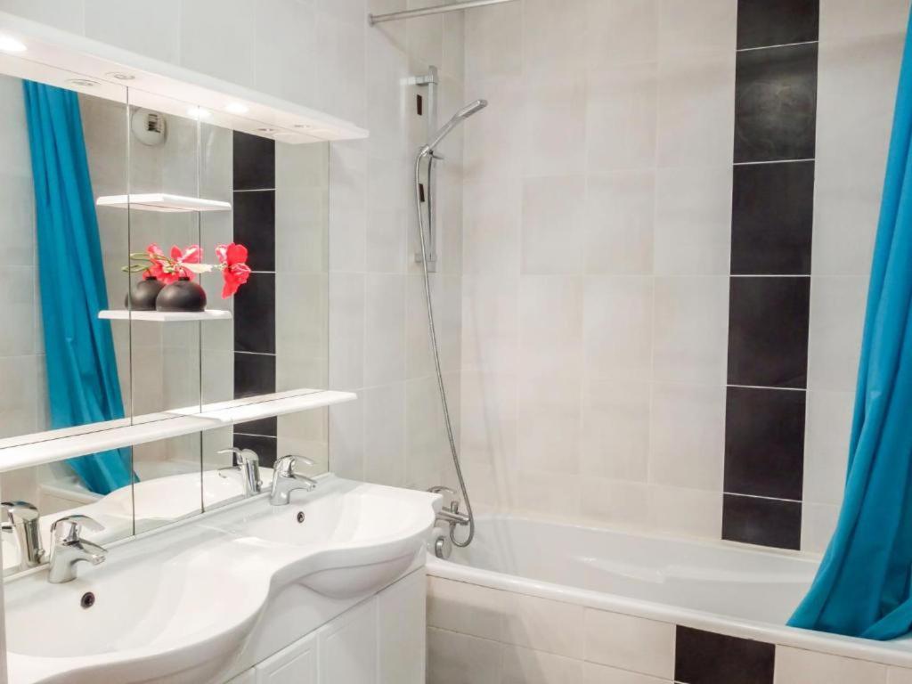 Vert Paradis - Vue Apaisante Sur Golf, Pins Parasols, 2E Etage - 80 M2 Dont Terrasse Avec Pergola, 2 Chambres, 3Et Iles, 3 Clim, Wifi - Piscine, Parking Et Park A Velos, Ascenseur - En Option Linge, Menage - Pistes Cyclables, Mer A Proximite サン・シプリアン エクステリア 写真