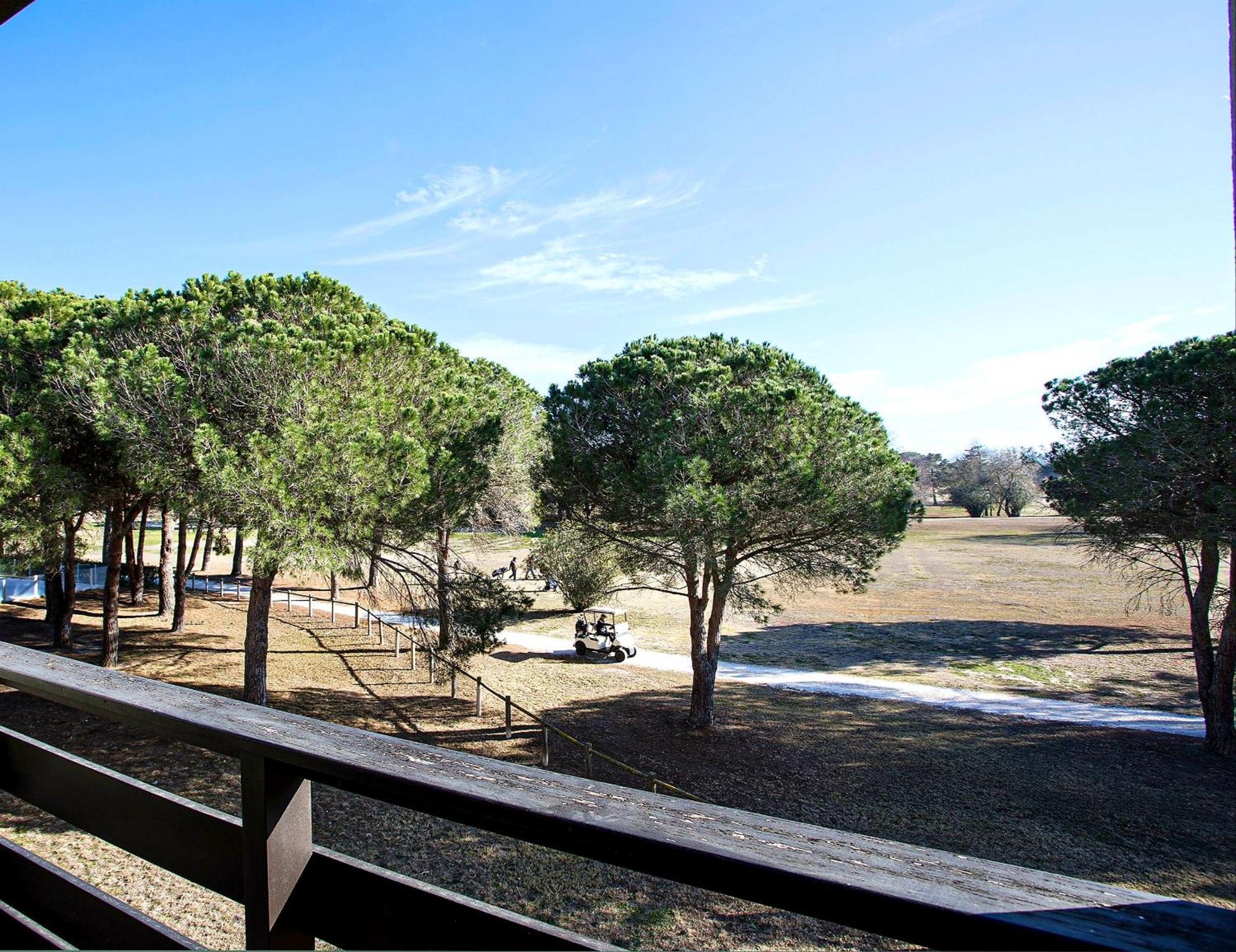 Vert Paradis - Vue Apaisante Sur Golf, Pins Parasols, 2E Etage - 80 M2 Dont Terrasse Avec Pergola, 2 Chambres, 3Et Iles, 3 Clim, Wifi - Piscine, Parking Et Park A Velos, Ascenseur - En Option Linge, Menage - Pistes Cyclables, Mer A Proximite サン・シプリアン エクステリア 写真